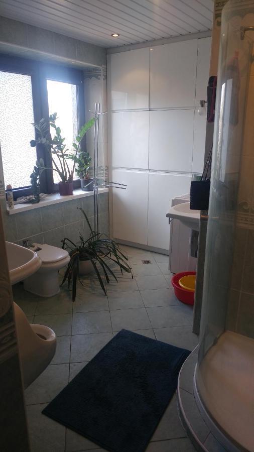 Pokoj W Domu Z Duzym Ogrodem クラクフ エクステリア 写真